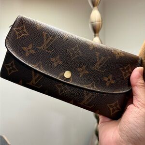 Louis Vuitton Emilie Wallet 4️⃣2️⃣5️⃣ Sold💕